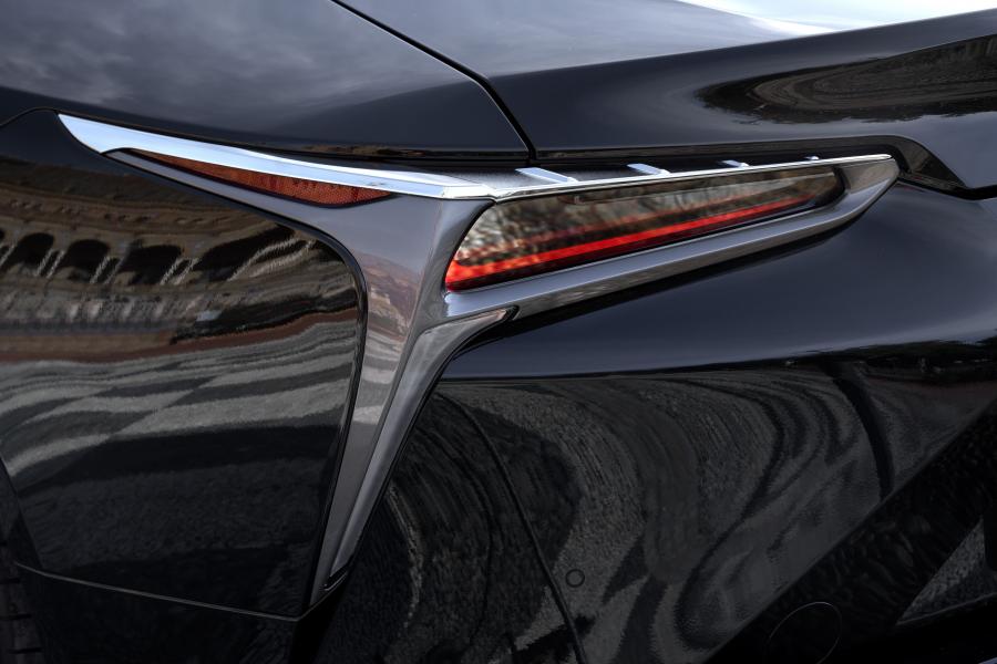 Детали экстерьера Lexus LC500 2017 года  (NA) (фото 24 из 48)